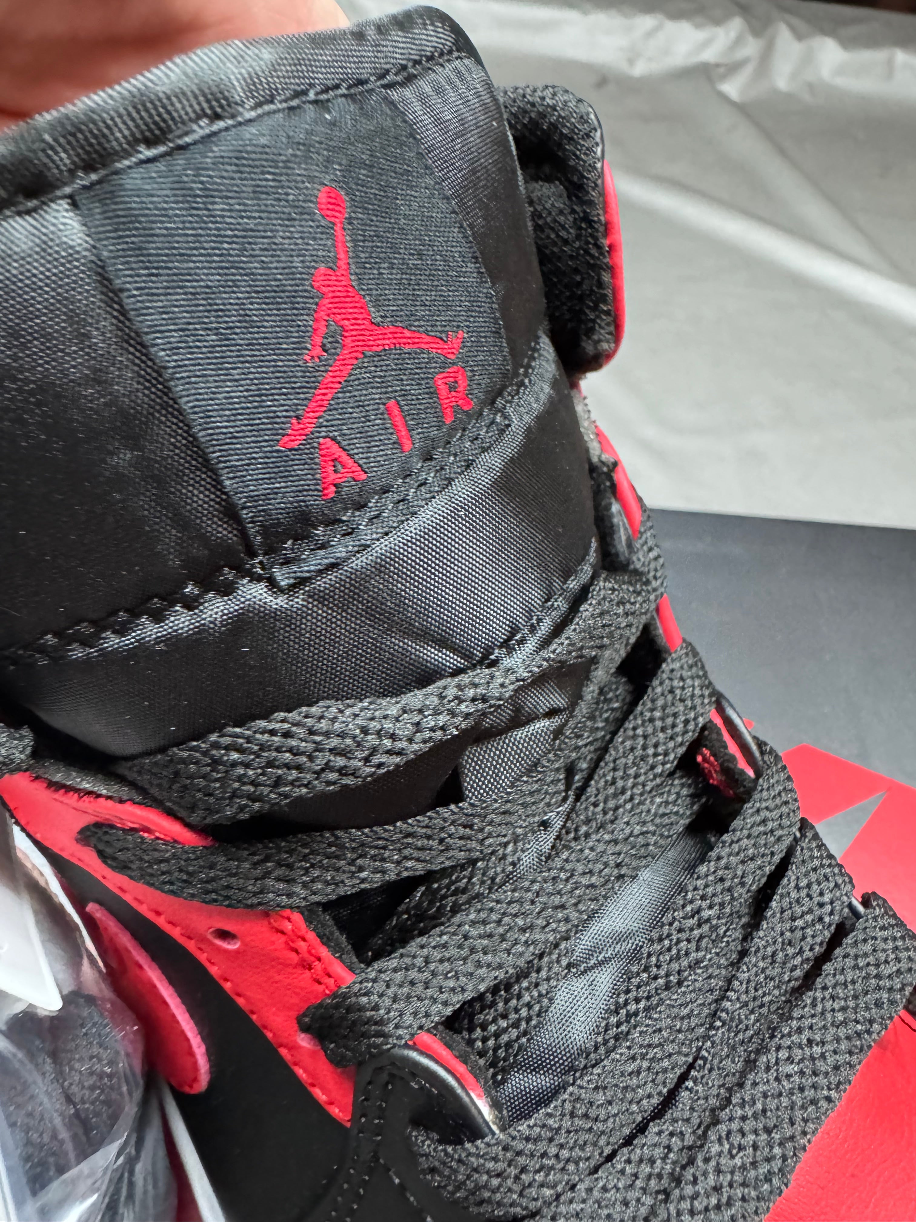 Jordan 1 Mid Banned Importación