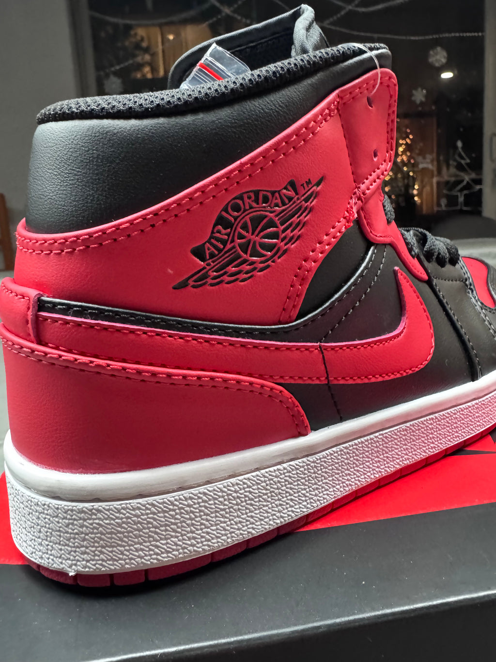 Jordan 1 Mid Banned Importación