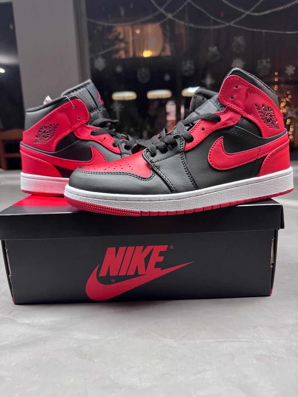 Jordan 1 Mid Banned Importación