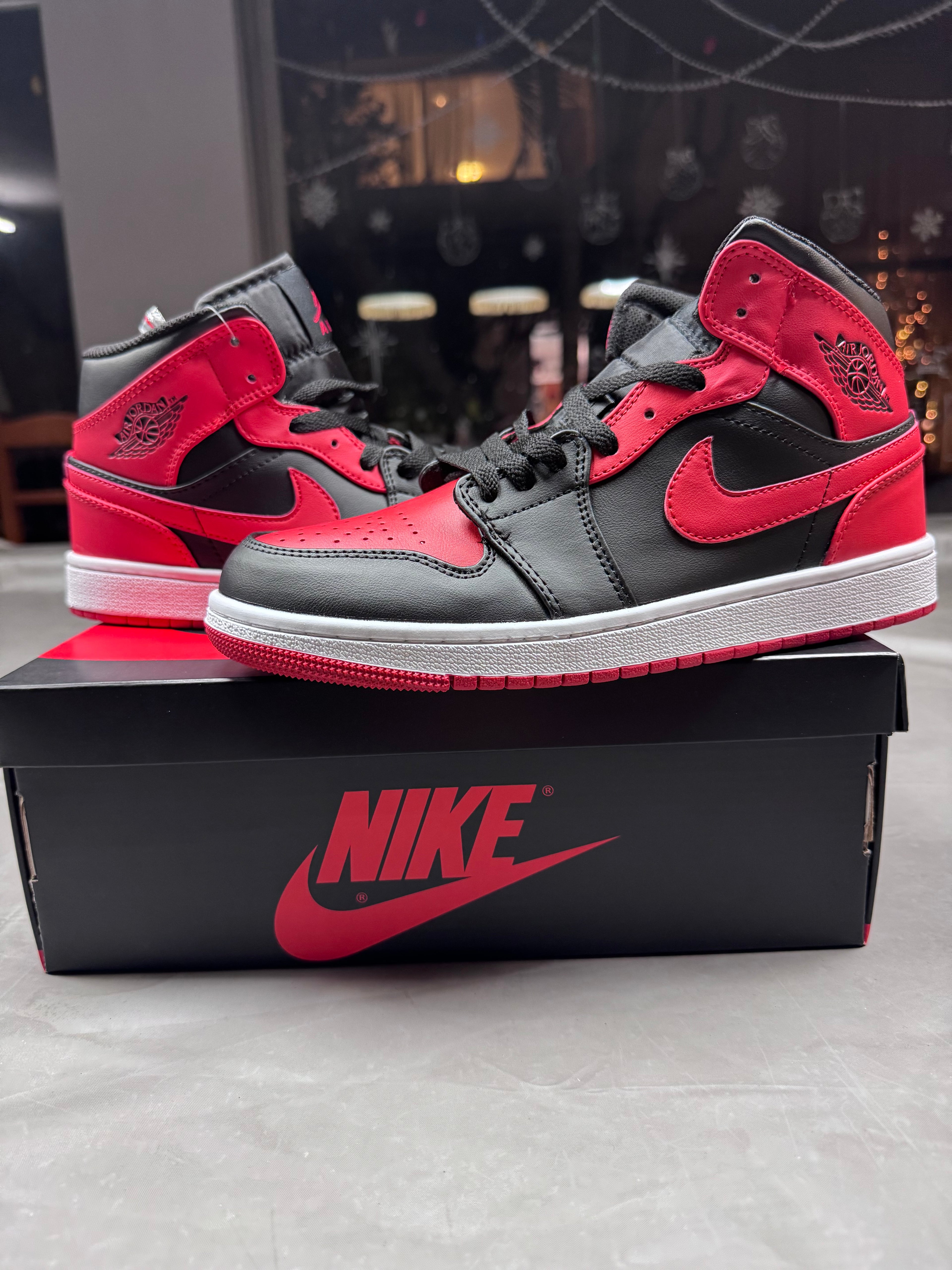 Jordan 1 Mid Banned Importación