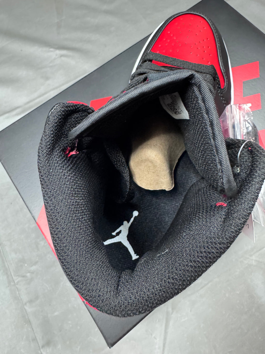 Jordan 1 Mid Banned Importación