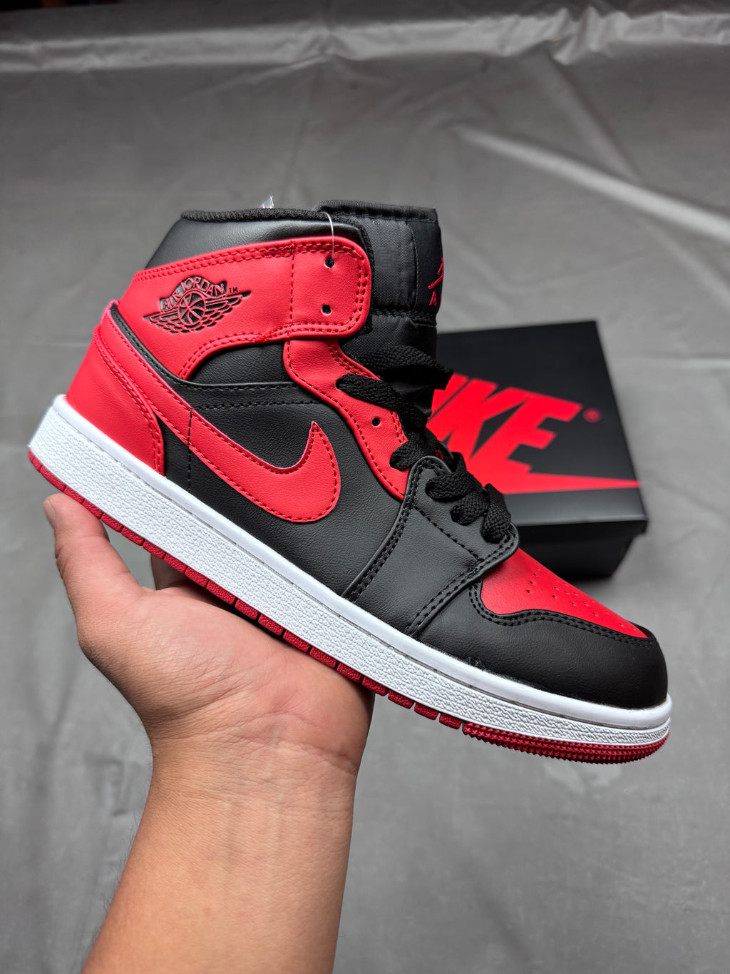 Jordan 1 Mid Banned Importación